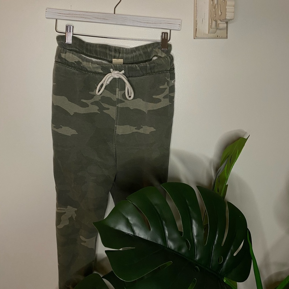Hollister camo joggers